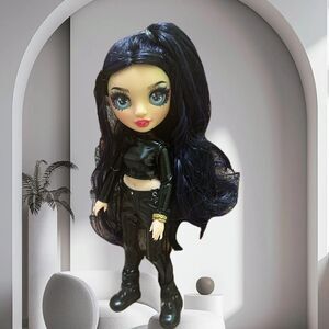 Rainbow🌈🖤🖤 High 🖤 🖤MGA Entertainment Doll  Ainsley Slater with Black Outfit